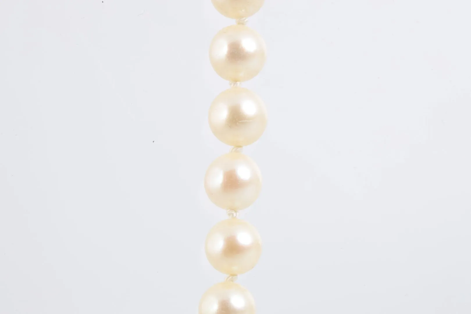 32" 14k Yellow Gold Pearl Necklace (40.16g.)