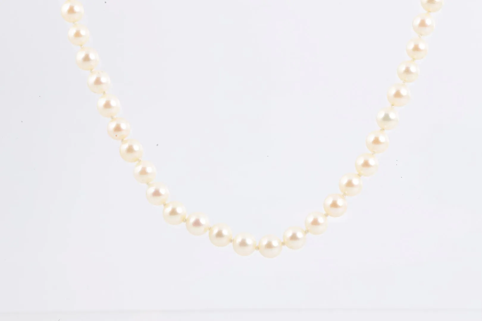 32" 14k Yellow Gold Pearl Necklace (40.16g.)