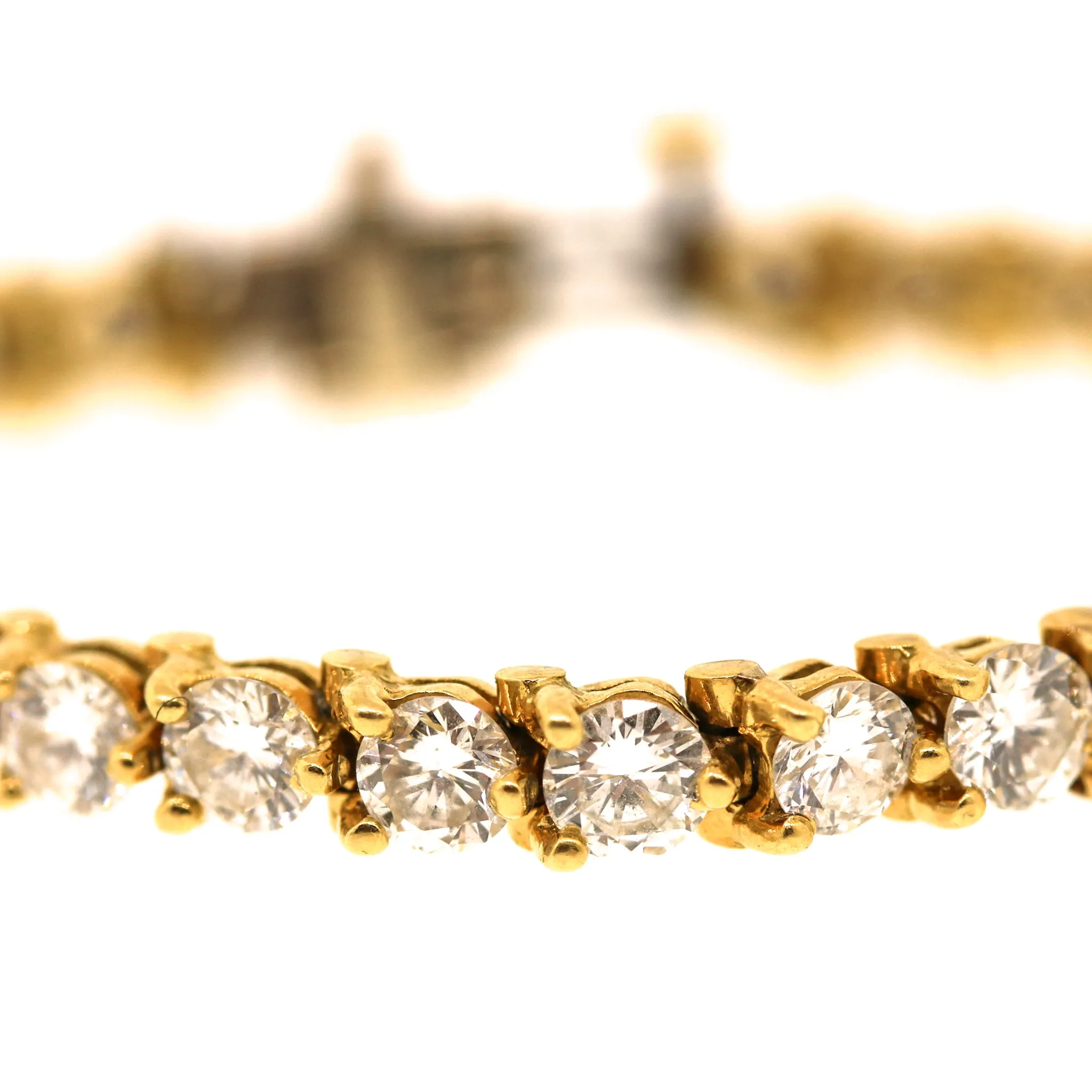 Classic Round Diamond Tennis Bracelet in 18k Gold