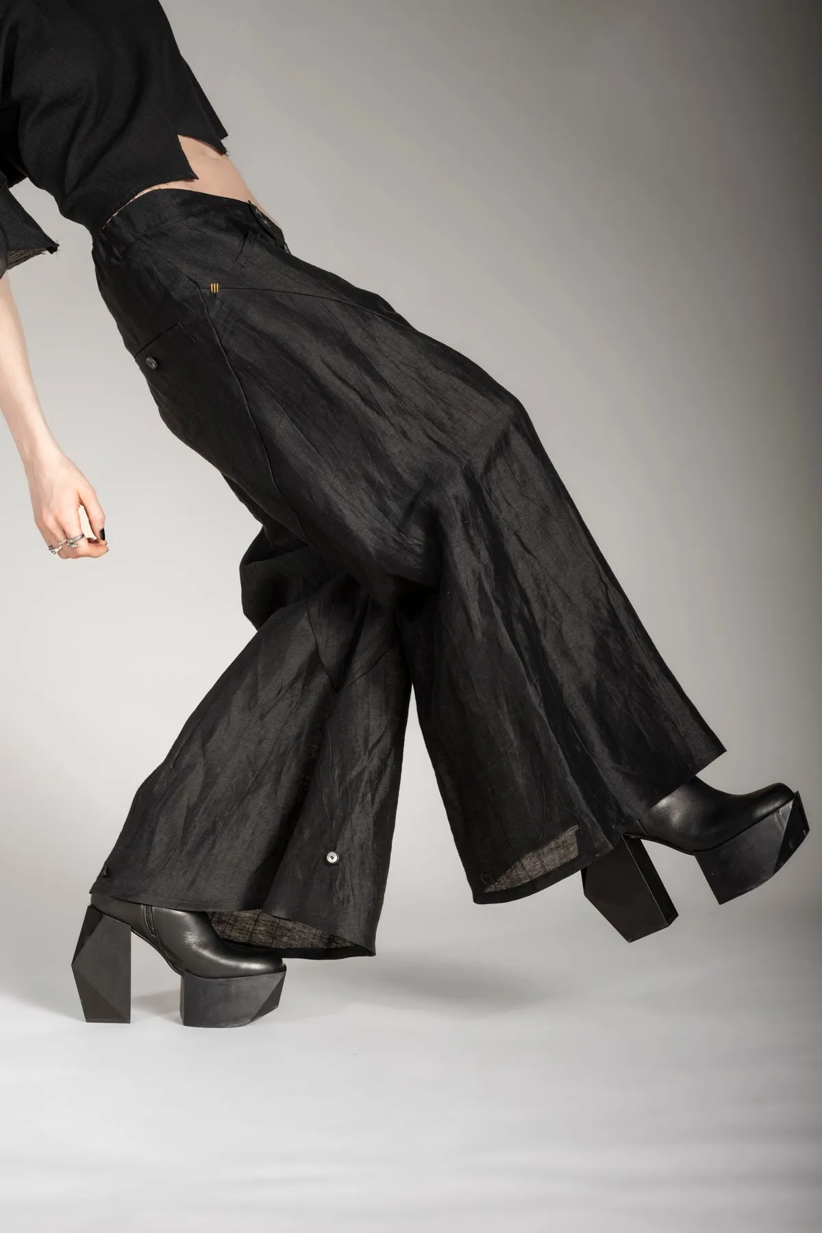 eigensinnig wien | Coltrane | Extravagante Designer Leinen Culotte in Schwarz