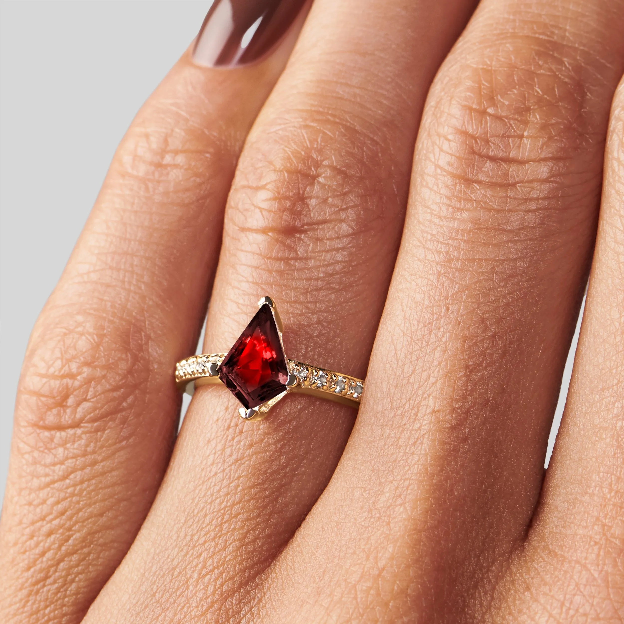 Garnet Ring - Aimée