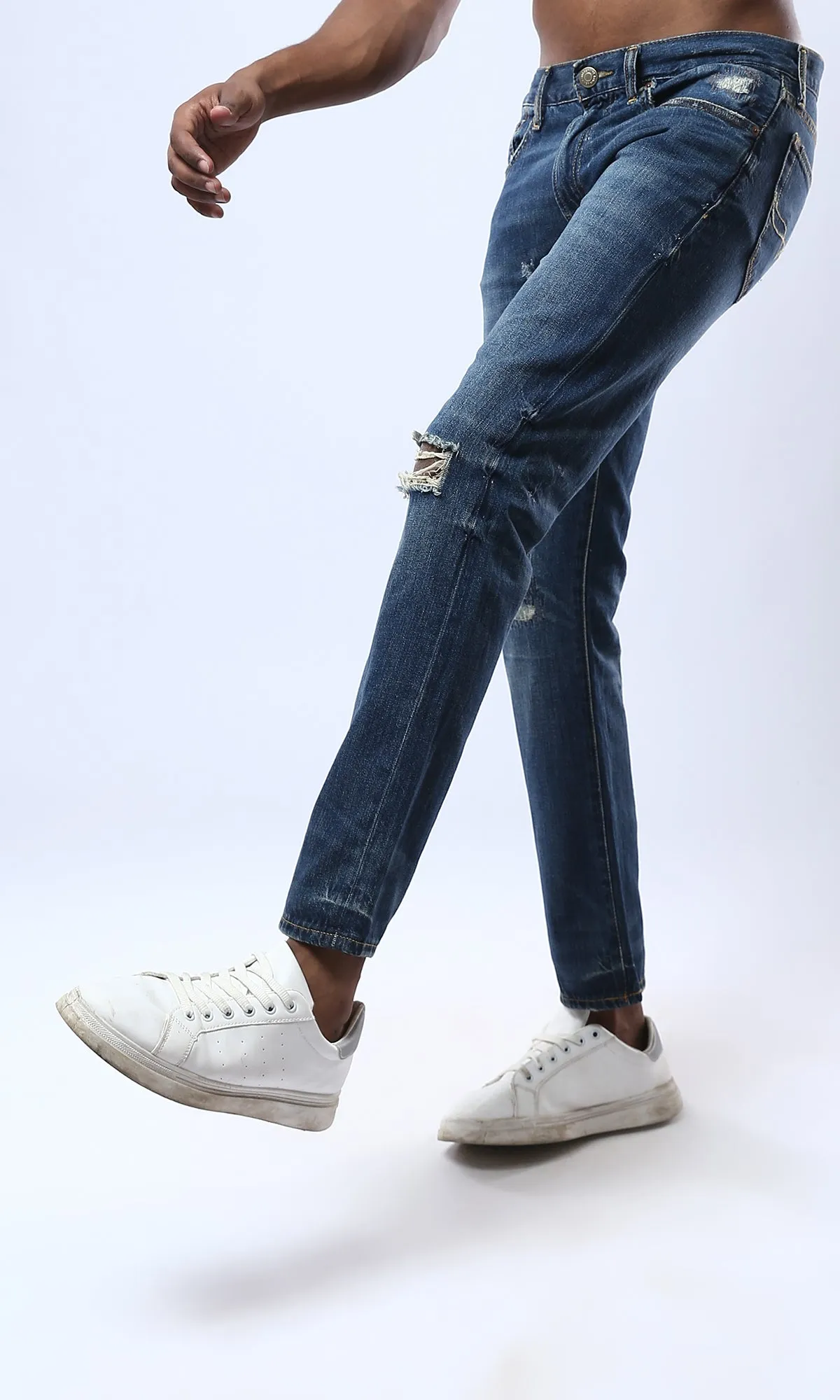 O178111 Standard Blue Regular Leg Jeans With Front Ripped